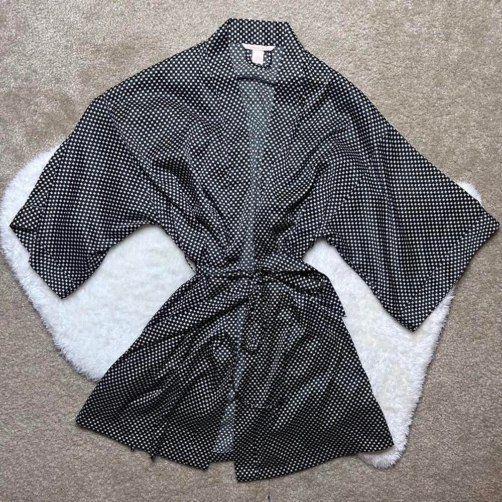 “Vintage” 2010s Victoria’s Secret short robe kimono! 😍